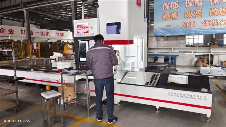 2000W Pipe Laser Cutter